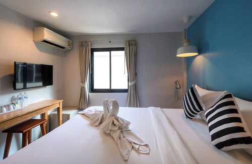 Downtown Krabi Hotel | Tiya House Rooms & Cafe