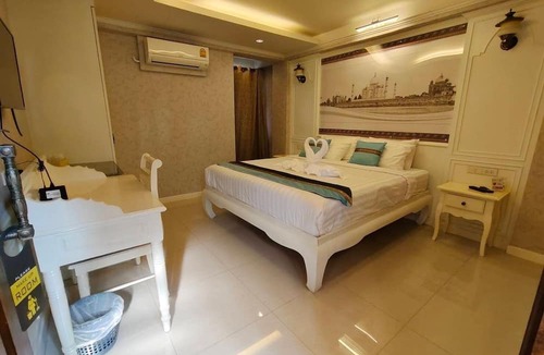 Thapae Hotel | The Boone Hotel
