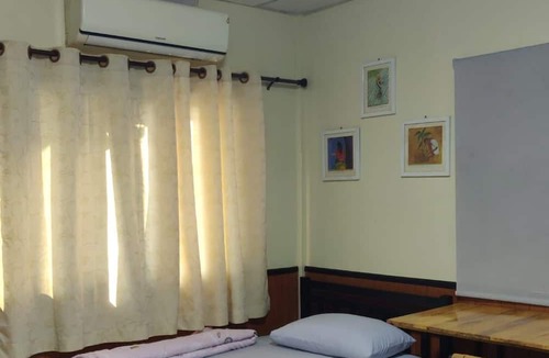 Samphao Lom Bed & Breakfast | V House