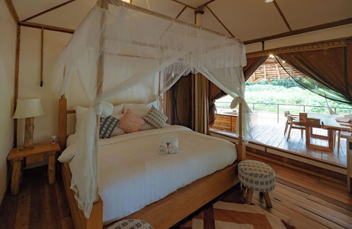 Ban Ton Lung Villa | The River Flows Kued Chang Camp