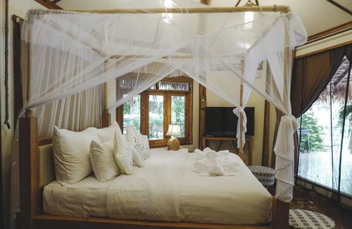 Ban Ton Lung Villa | The River Flows Kued Chang Camp