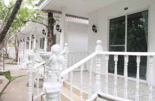 Nakhon Chai Si Hotel | Bananaleaf Wedding Cafe & Resort