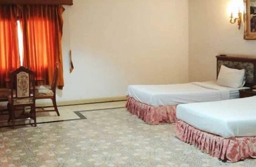 Bang Rak Phatthana Hotel | OYO 75466 13 Coins Bang Yai Hotel
