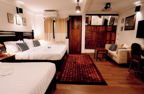 Nai Mueang Hotel | Ubon Huan Kaew
