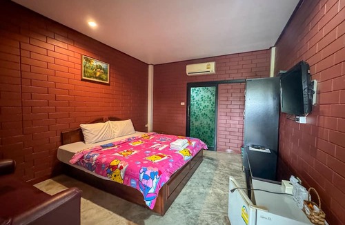 Kamphaeng Saen Hotel | Suree Garden Resort & Karaoke