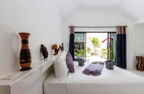Koh Lan Ski Chalet | Bungalow - Sleeps 2 - Terrace - Beach Close