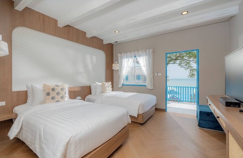 Bang Sare Bed & Breakfast | Sea of Love Suite Cafe Pattaya