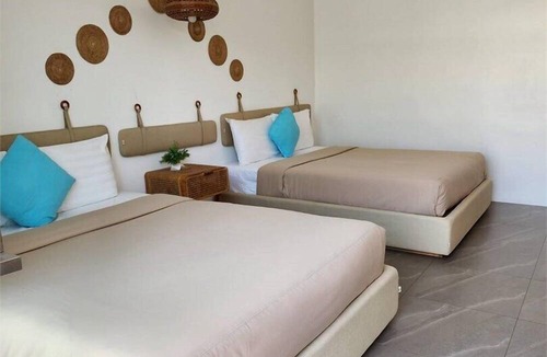 Kram Hotel | Cruises the Pool Access