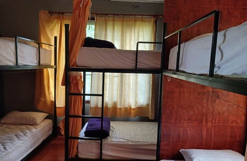 Vang Vieng Hostel | Riverside Garden Hostel