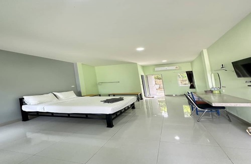 Sakon Nakhon Hotel | OYO 75467 Baan Siripornchai 2