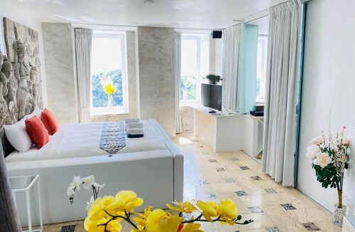 Chaweng City Center Villa | Samui Sky Pool Villa