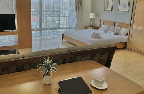 Tha Thaewawong Apartment | Sriracha Avenue