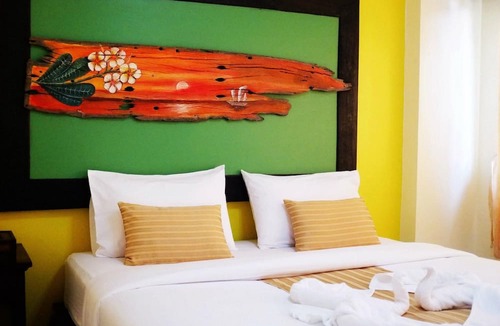 Mae Ram Phueng House | The best 3-star hotel in Bang Saphan located right next to Mae Ram Phueng Beach