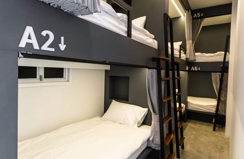 Chakkrawat Hostel | PIER 808 Hostel
