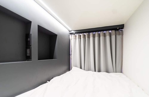 Chakkrawat Hostel | PIER 808 Hostel