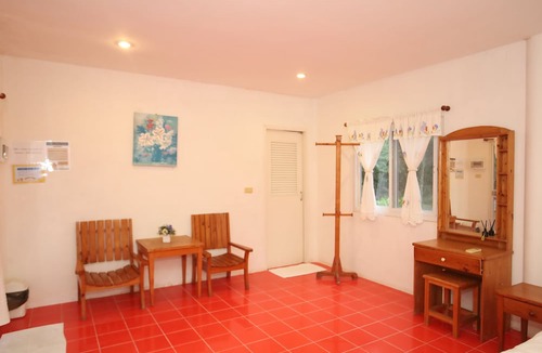 Suan Phueng Hotel | Golden View Resort