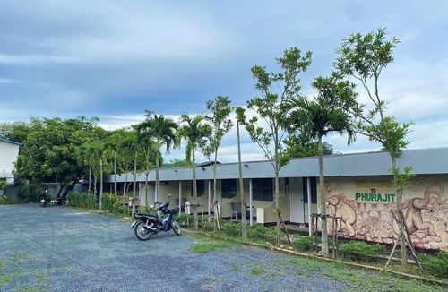 Mae Faek Mai Hotel | Baansuanphurajit