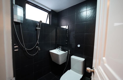 Samsen Nok Hotel | RoomQuest Ratchada AI Hotel Opsian Technologies