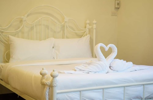 Samsen Nok Hotel | RoomQuest Ratchada AI Hotel Opsian Technologies
