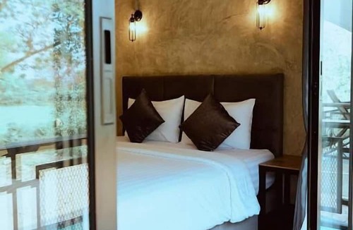 Sakae Krang Bed & Breakfast | Tree House HomeStay