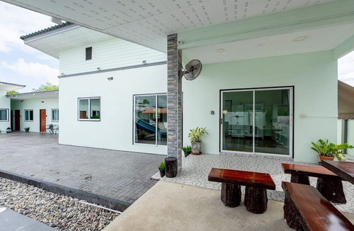 Pong Villa | Luxurious 12-bedroom Villa Retreat in Tambon Pong, Thailand