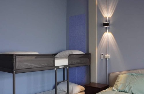 Wang Burapha Phirom House | Family Room Near Chinatown