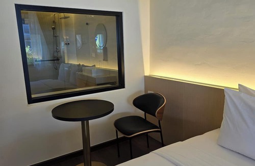 Silom Bed & Breakfast | Norns Silom Cafe & Stay