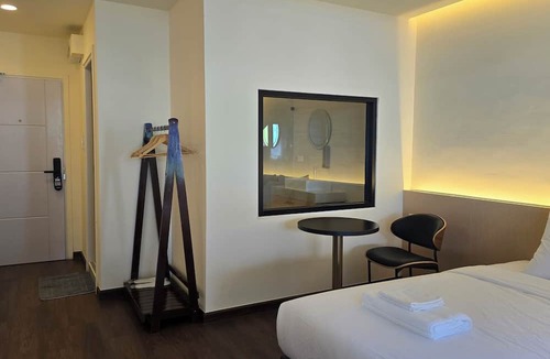 Silom Bed & Breakfast | Norns Silom Cafe & Stay