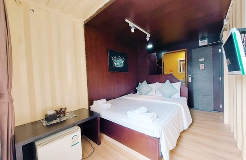 Chumphon Hotel | Retro Box Hotel
