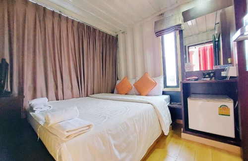 Chumphon Hotel | Retro Box Hotel
