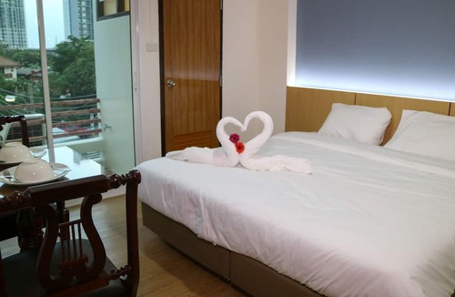 Talat Phlu Hotel | Beerapan Hotel