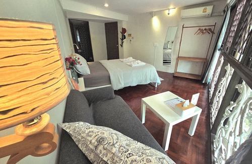 Bangkok Central Business District Hostel | Home16 Hostel 16