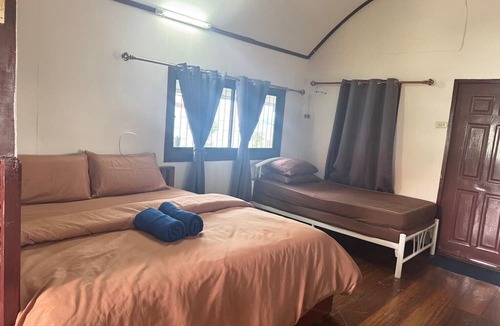 Ko Sichang Hotel | Rimtalay Resort Koh Si Chang