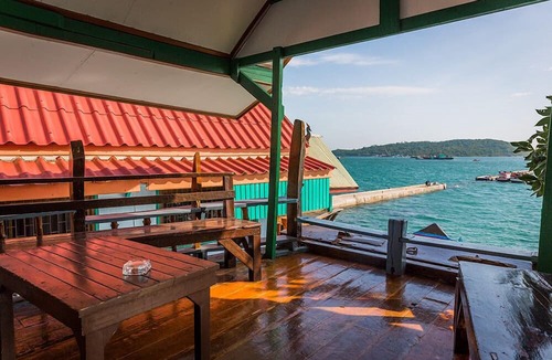 Ko Sichang Hotel | Rimtalay Resort Koh Si Chang