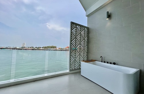 Bang Sare Hotel | Baan Tah On The Sea