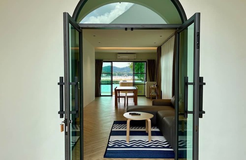 Bang Sare Hotel | Baan Tah On The Sea