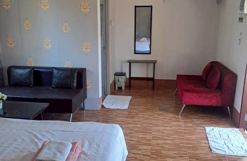 Chaiya Hostel | Phum Riang House