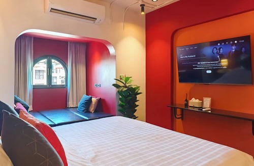 Thapae House | DAY & NIGHT by THE MOMENT