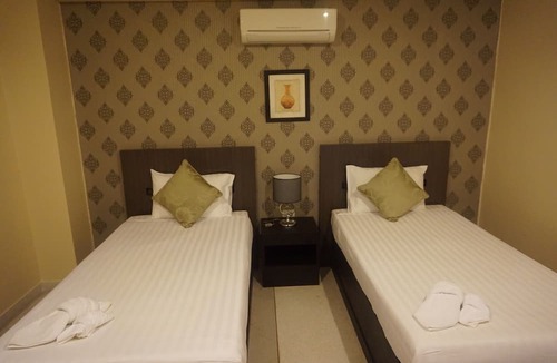 Surin Hotel | Metro Residence