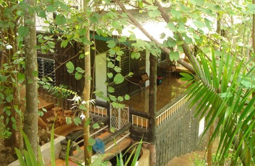 Tha Sao House | Sam's Jungle Guesthouse