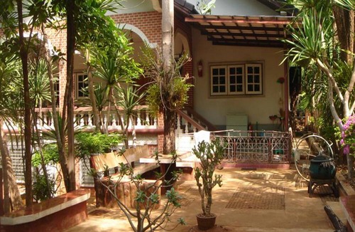 Tha Sao House | Sam's Jungle Guesthouse