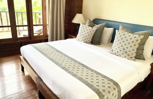 Mae Sariang Hotel | Riverhouse Hotel - The Teak House