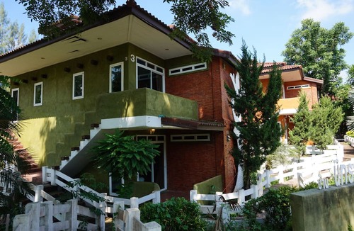 Ban Khao Hotel | Nakhaburi Hotel & Resort