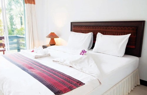 Ban Khao Hotel | Nakhaburi Hotel & Resort