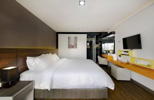 Tha Thaewawong Hotel | The Loft Seaside Sriracha