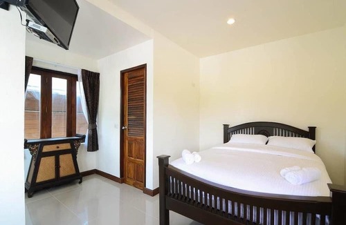 Samphao Lom House | Ban U Thong Accommodations