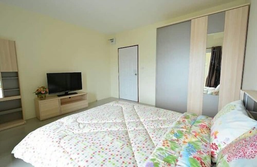 Nong Bon Hotel | 42 Place