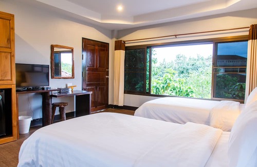 Bang Phra Hotel | Baanrimnam Resort Trat