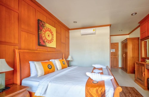 Pak Nam Pran Hotel | Palm Beach Resort