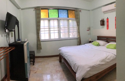 Chiang Rai Hotel | Heun Baan Rong Khun Resort